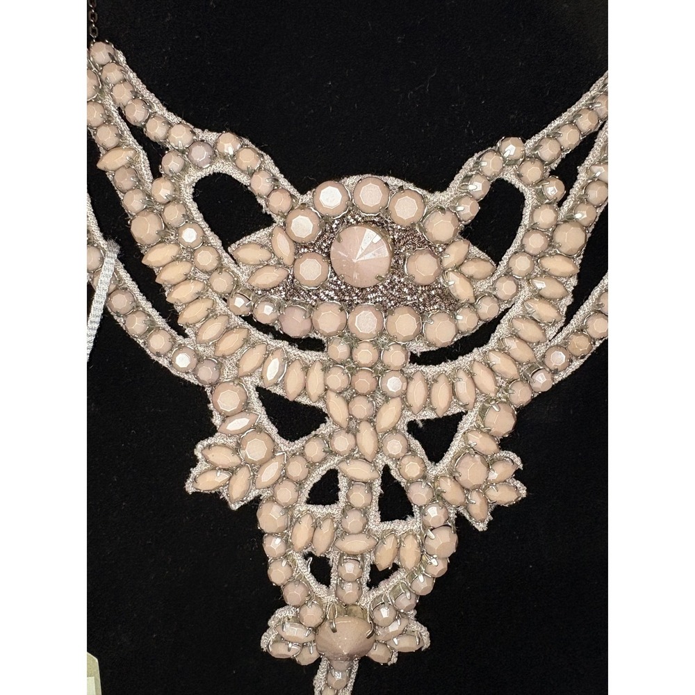 Statement‎ Bib Necklace Beaded Floral Lace Inspired Statement Necklace - Picture 3 of 7